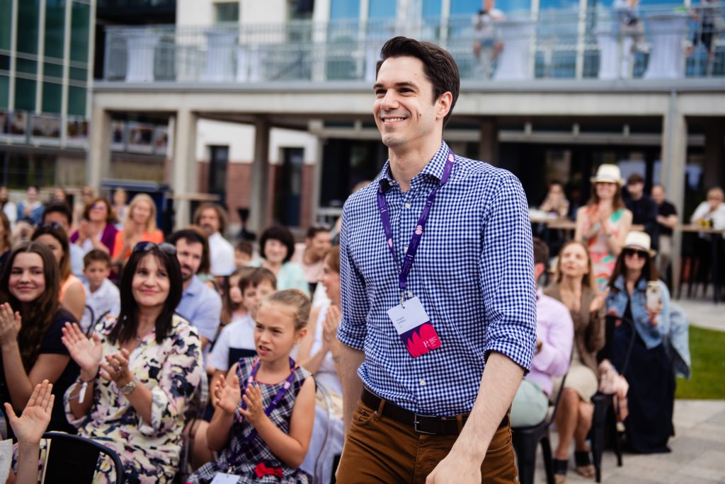 „Egy balettverseny olyan gyakorlati tudást ad, amit nem lehet elsajátítani a balett-teremben” – Interjú Leblanc Gergely balett-táncossal Remind magazin