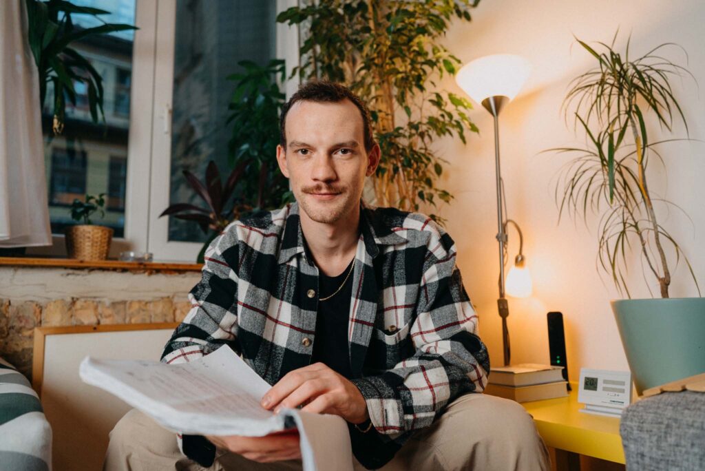 „Nem a szokásos hős figuráját kerestem a szerepben” – Interjú Váradi Gergellyel Remind magazin