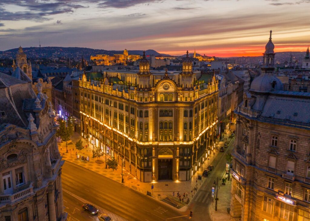 A Párisi Udvarban található luxusszálloda három első díjat kapott a világszintű World Luxury Hotel Awards díjátadón Remind magazin