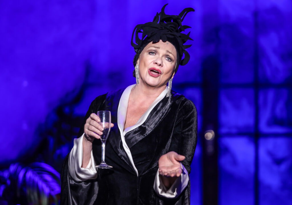 Fekete Péter öcsém, te kis ügyefogyott… – A Centrál Színház új bemutatója, ahogyan Básti Juli látta Remind magazin