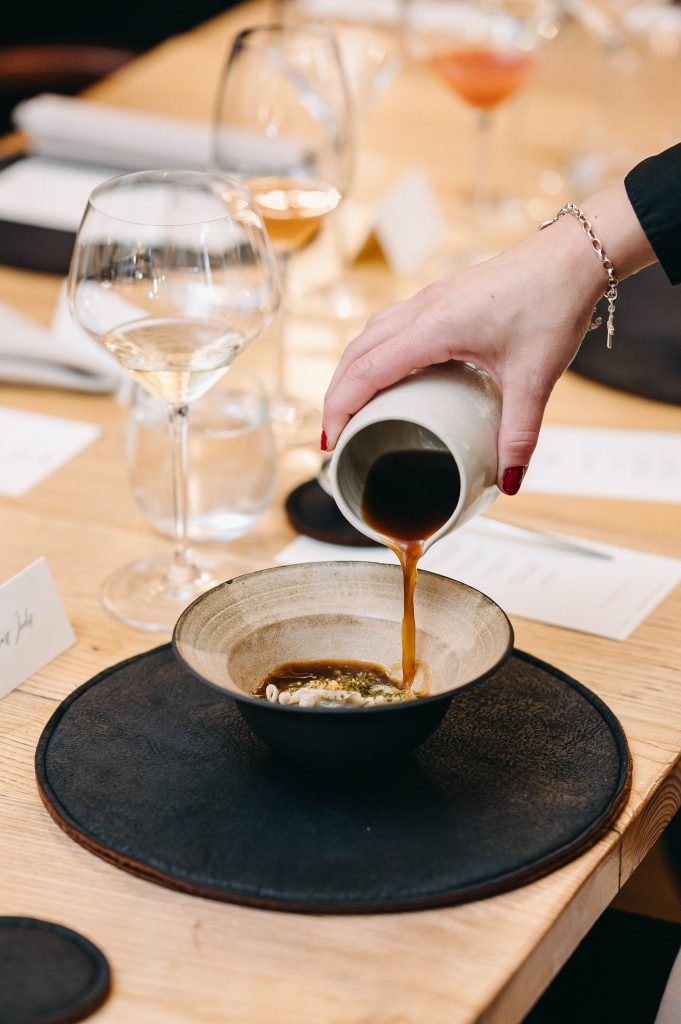 „Fontos, hogy újat tudjak mutatni magamnak” – Interjú Mizsei Jánossal, a MÁK vezető séfjével mak