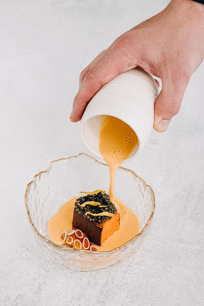 „Fontos, hogy újat tudjak mutatni magamnak” – Interjú Mizsei Jánossal, a MÁK vezető séfjével mak