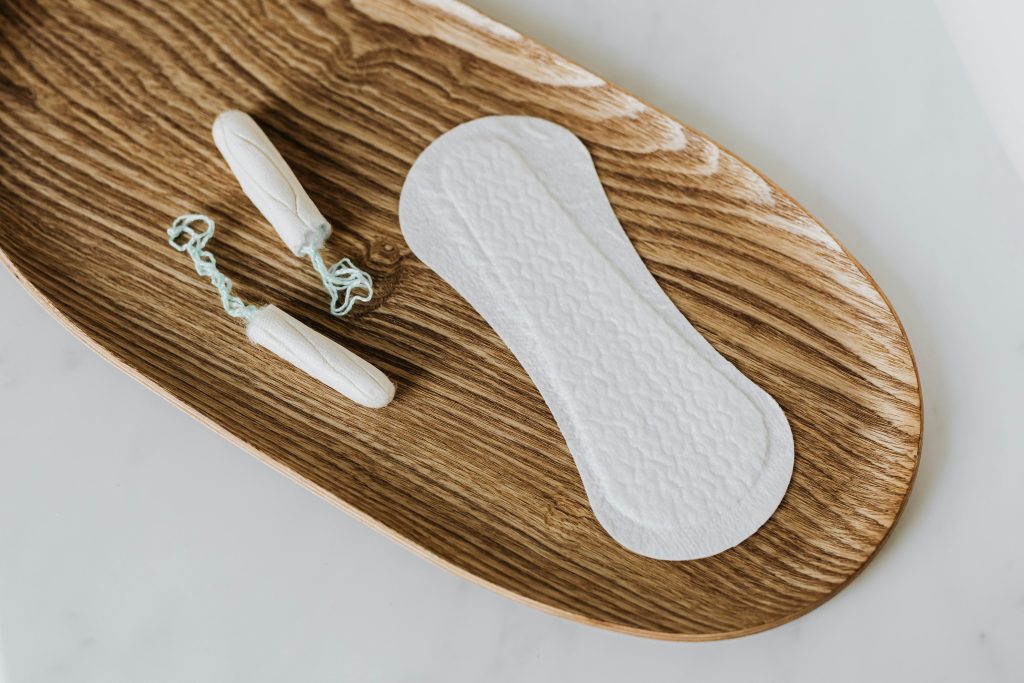 1 millió forintot költünk menstruációs higiéniai termékekre – A menstruációs szegénység elhallgatott tény, ami milliókat érint menstruacios_szegenyseg