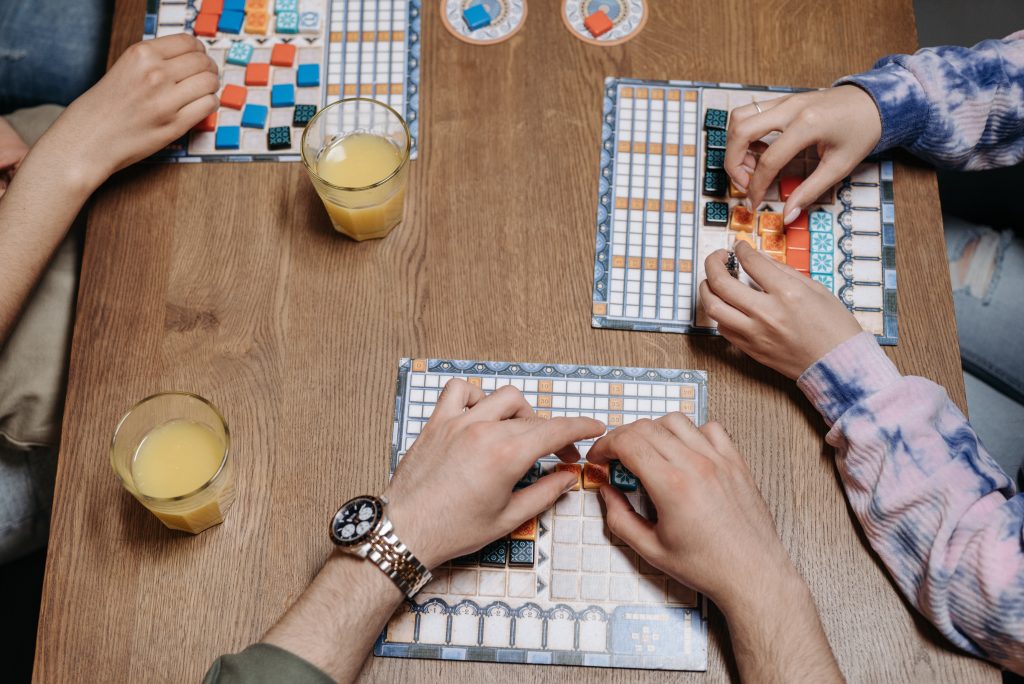 Miért játszanak a felnőttek? Ezért virágzik a társasjáték-kultúra Remind magazin