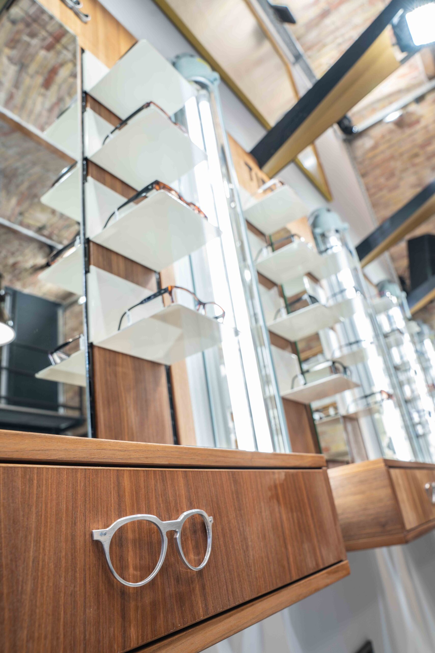 Számunkra mindig az egyediség a legfontosabb – Interjú a Tipton Eyeworks alapítójával, Zack Tiptonnal Remind magazin