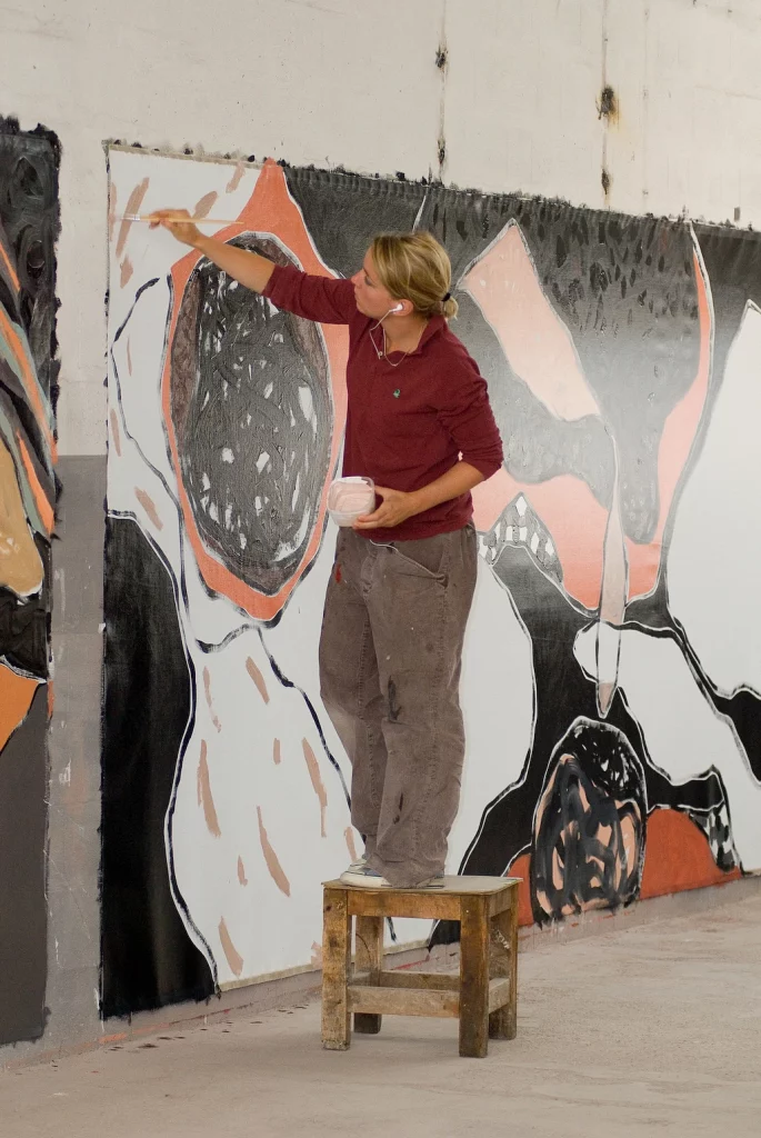 Szubjektív tárlatvezetés Barabás Zsófi festőművésszel Remind magazin