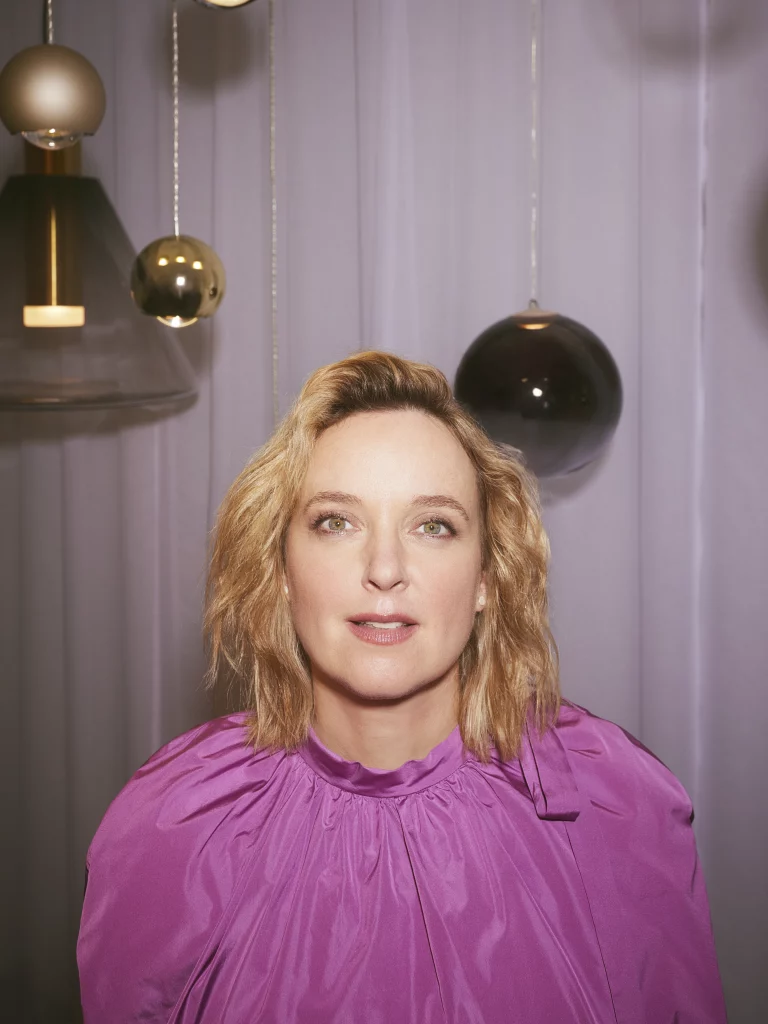 Szubjektív tárlatvezetés Barabás Zsófi festőművésszel Remind magazin