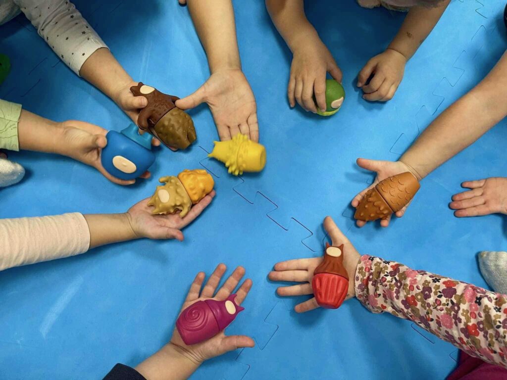 „Megkönnyezzük a gyermekek marokbabás mérföldköveit” – interjú Kincses-Kádár Lídiával és Bárdi Dorinával Marokbaba7