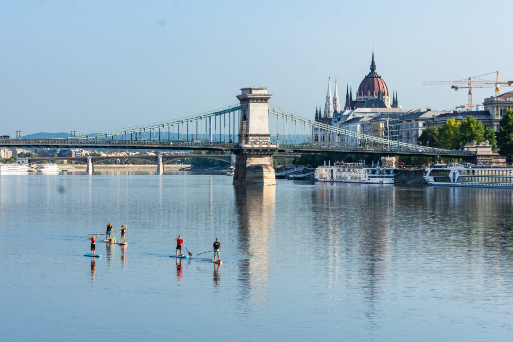 Egy hullámhosszon: hogyan formálnak közösséget a vízen és a hegyekben szerzett sportélmények? sup_budapest_kozosseg_sport_naturelle4