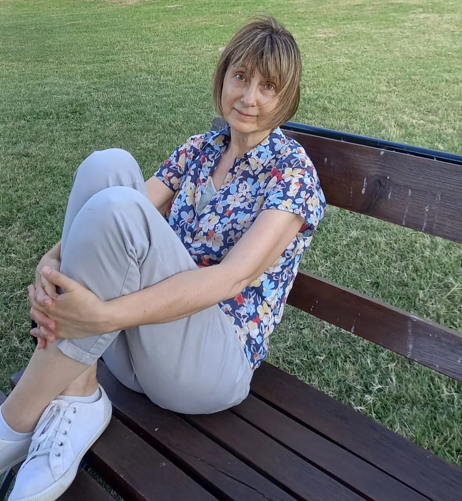 „Minden felhőnek ezüstös a szegélye” – interjú Mörk Leonórával a személyes történetek erejéről Remind magazin