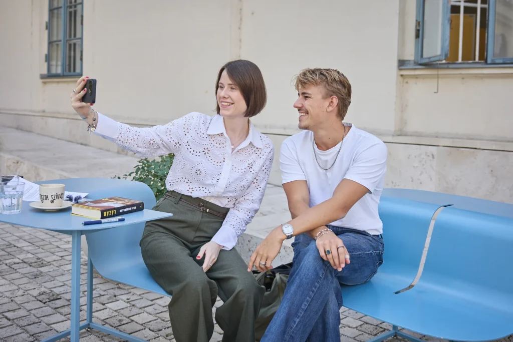 „Örülök, hogy az identitásom már nem ahhoz kötődik, hogy milyen családból származom” - interjú Nelio Biedermann íróval Remind magazin